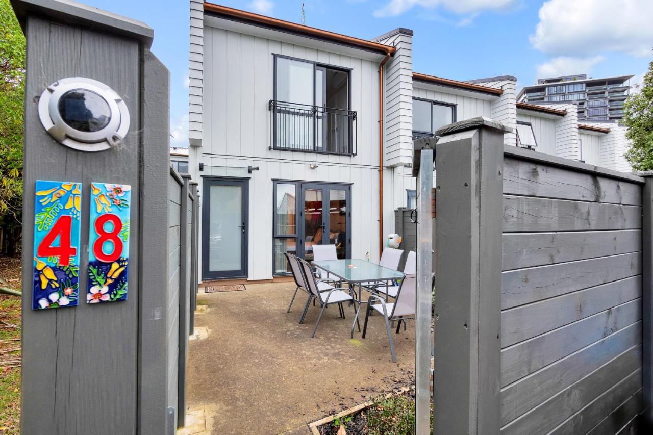 Greenwich Townhouse With Parking And Air-Con Auckland Exterior photo