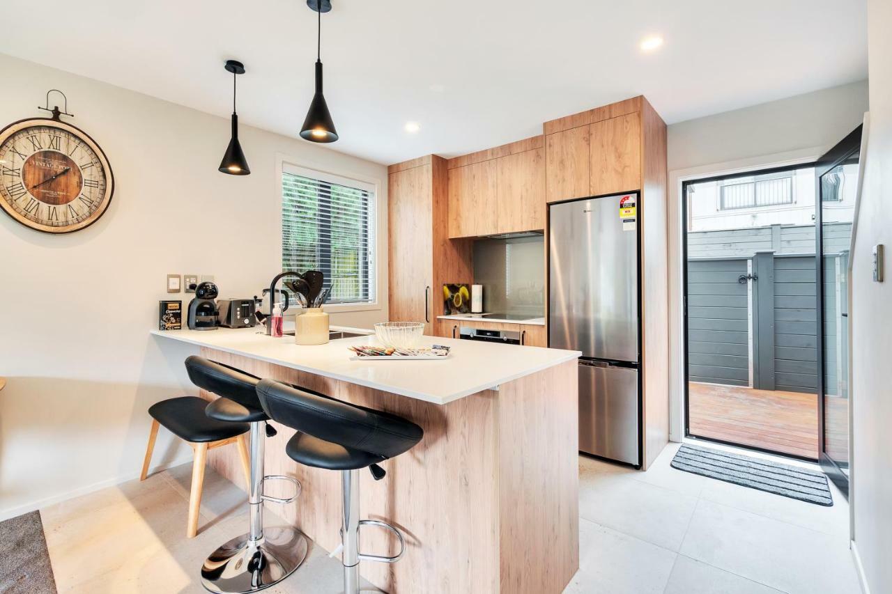 Greenwich Townhouse With Parking And Air-Con Auckland Exterior photo